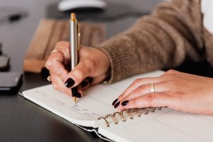 Writing resolutions for live English classes online