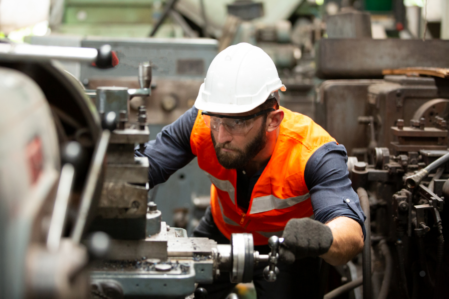 Retain Your Manufacturing Workforce: How English Training Helps Reduce Turnover